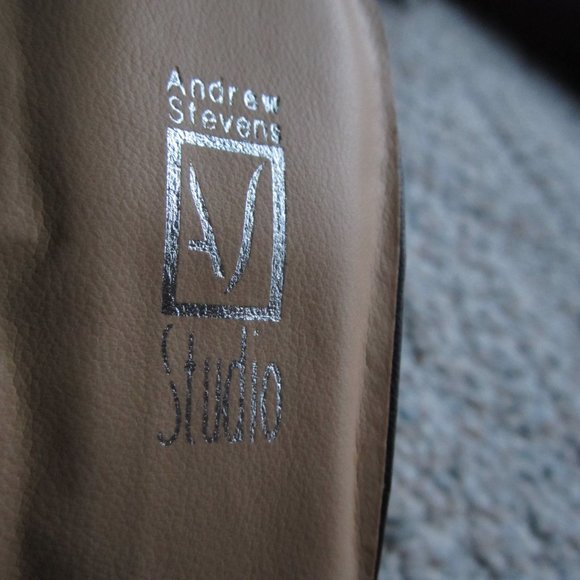 Andrew Stevens Studio Butterfly Heeled Sandal - Picture 4 of 10